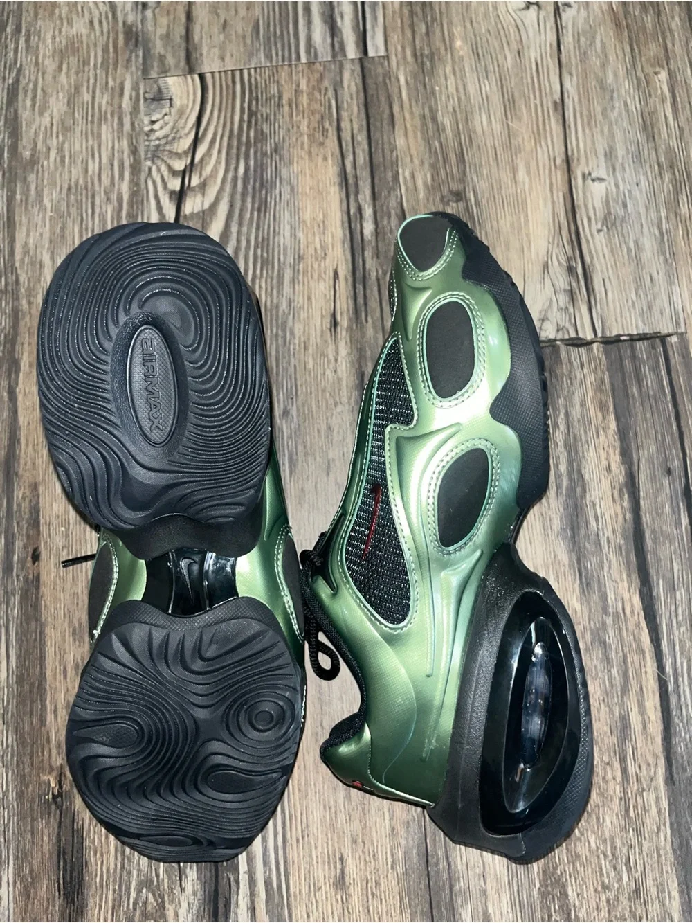Nike Men’s Black and Green Air Max Sneaker